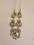 Collar delicado y elegante
