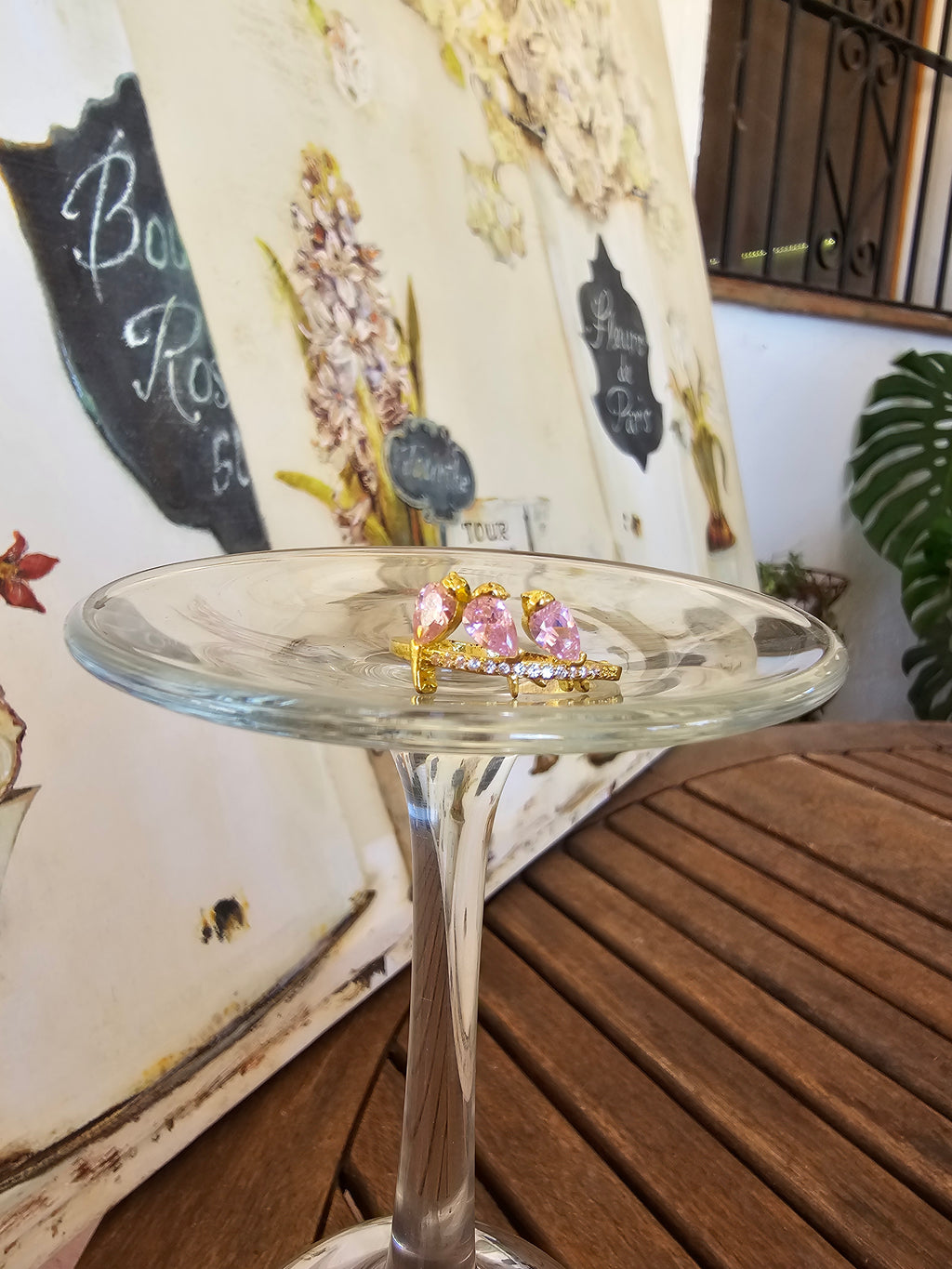 Hermoso anillo con pajaritos en la rama