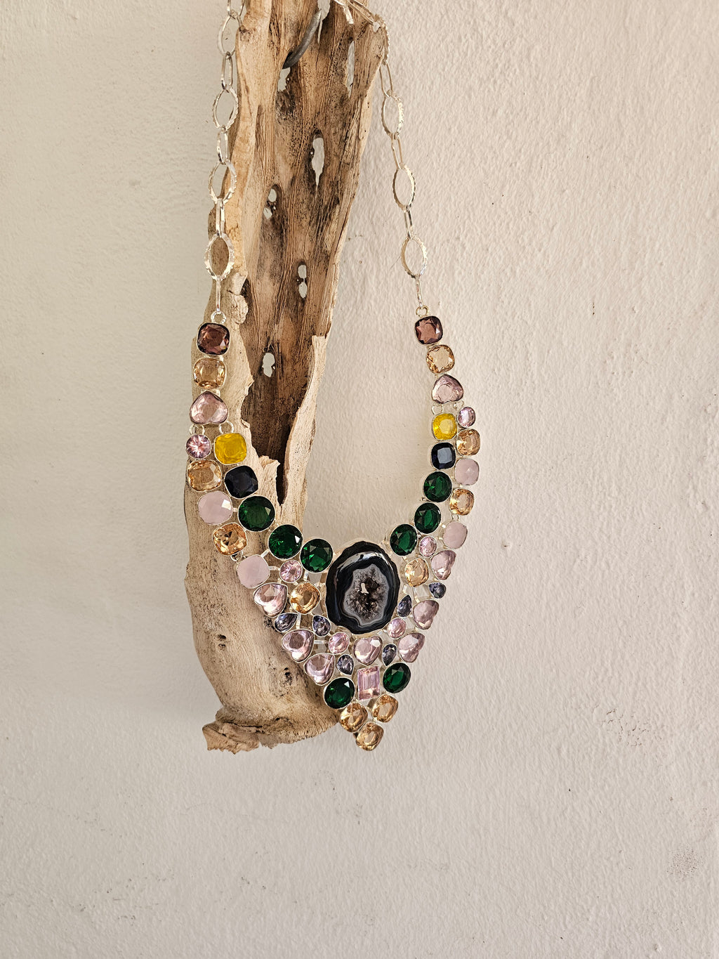 Collar magnífico con colores