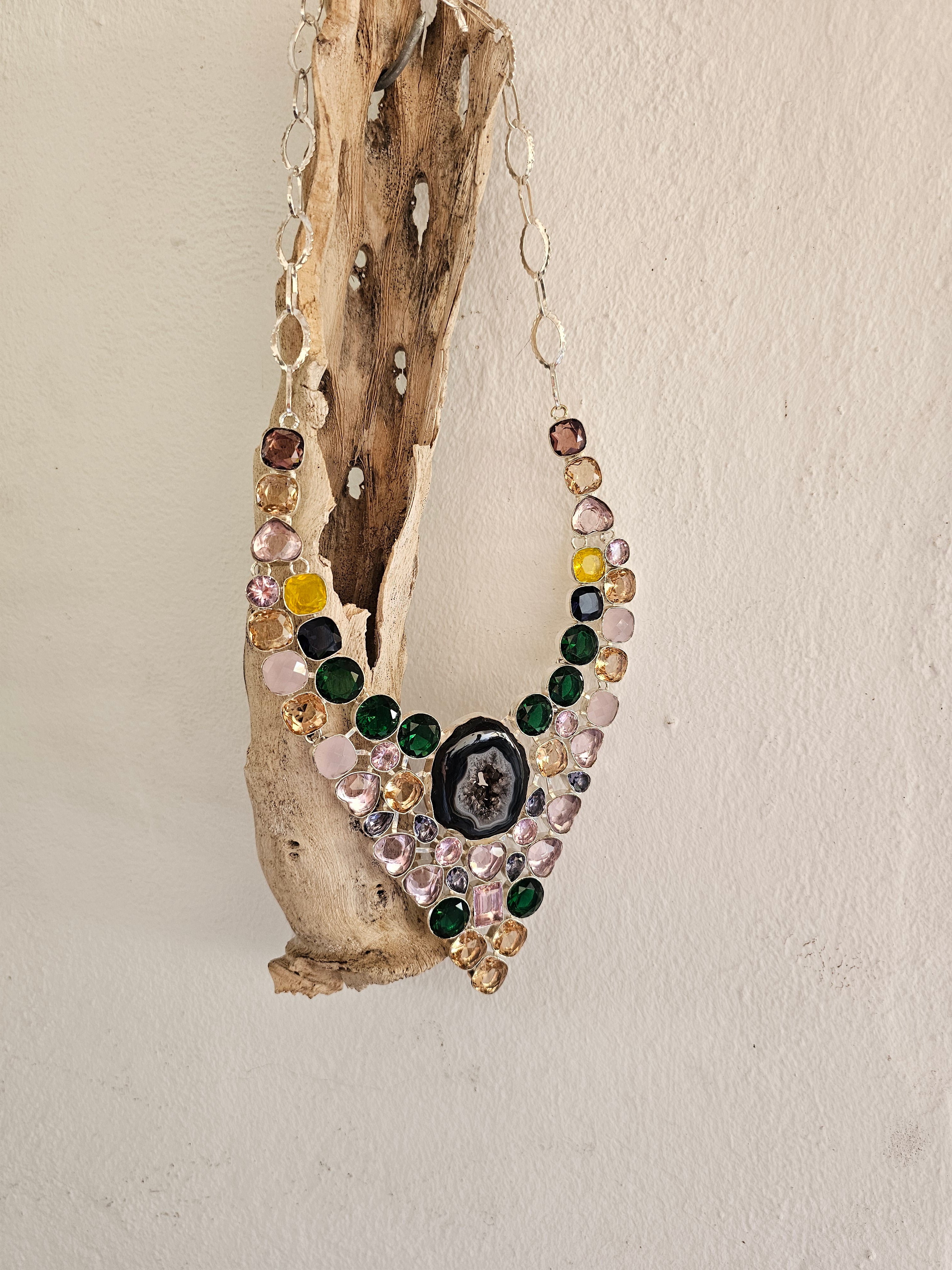 Collar magnífico con colores