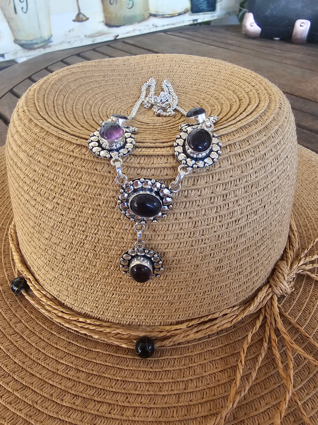 Lindo collar púrpura para cualquier ocasión