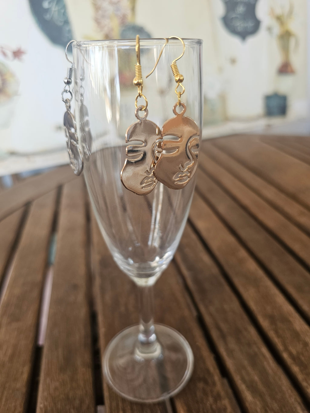 Pendientes con silueta humano