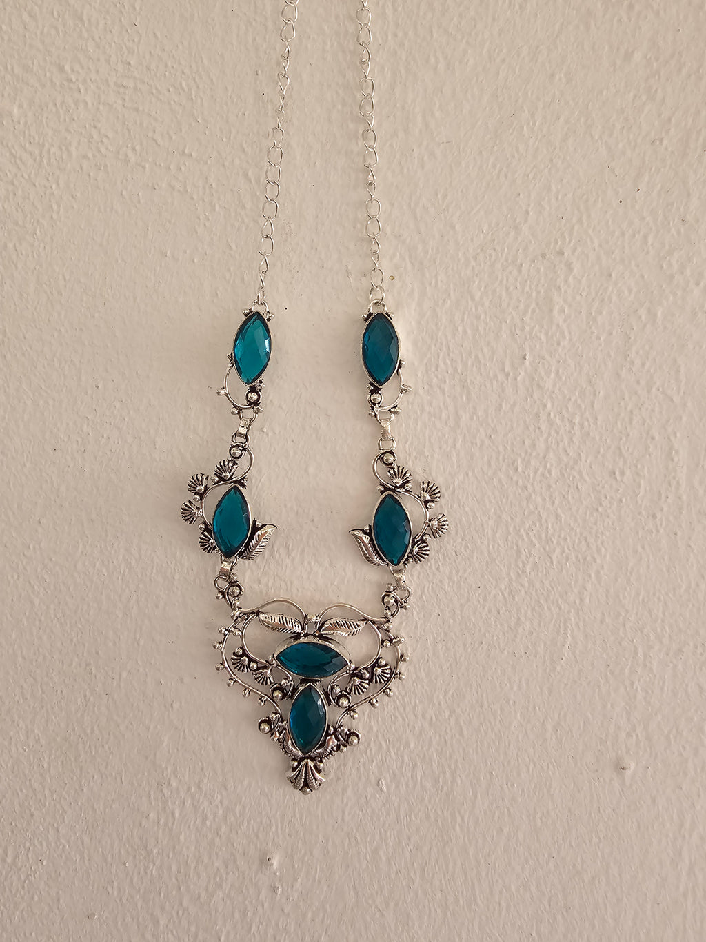 Collar delicado y elegante