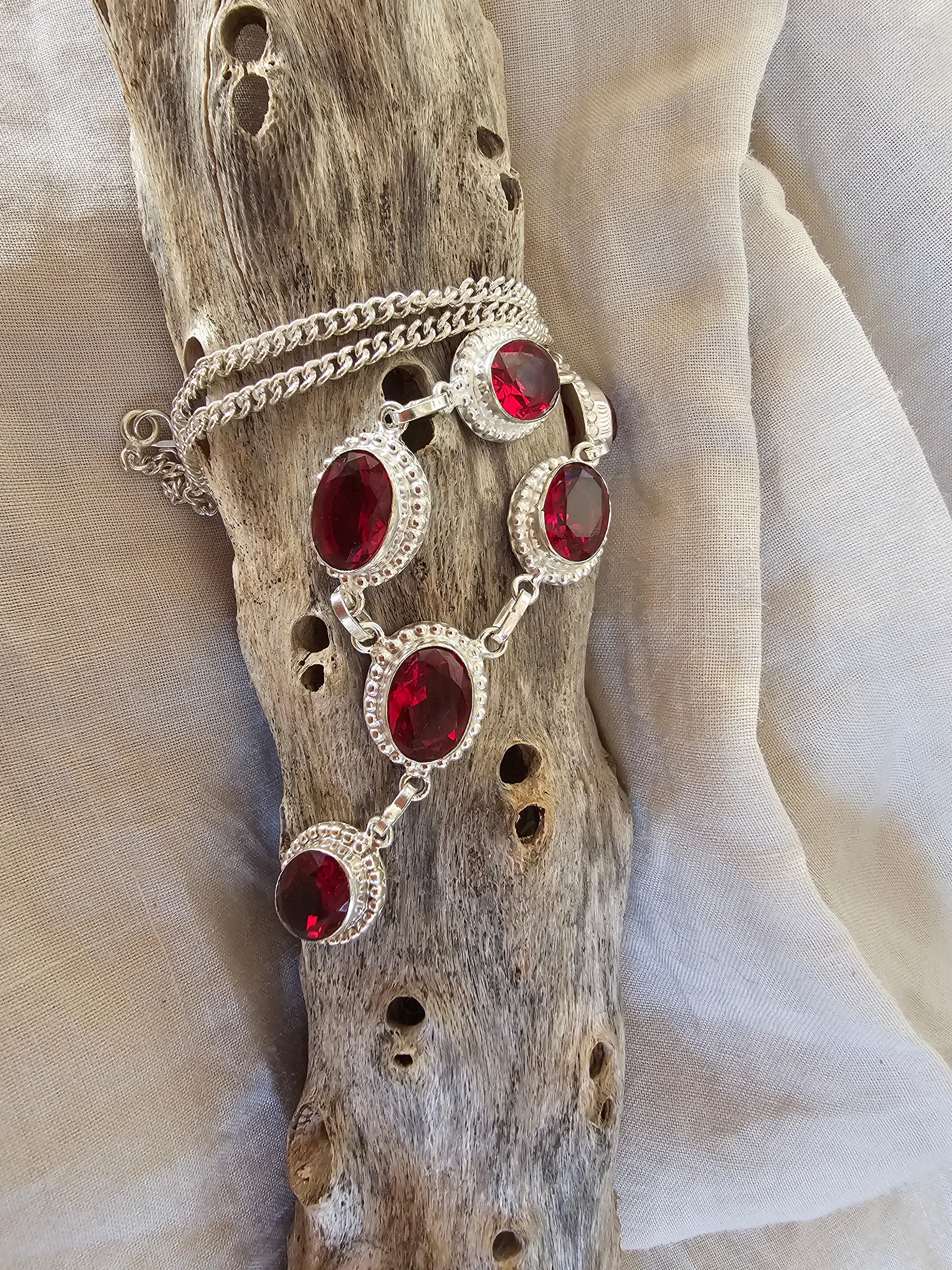 Lindo collar rojo para cualquier ocasión