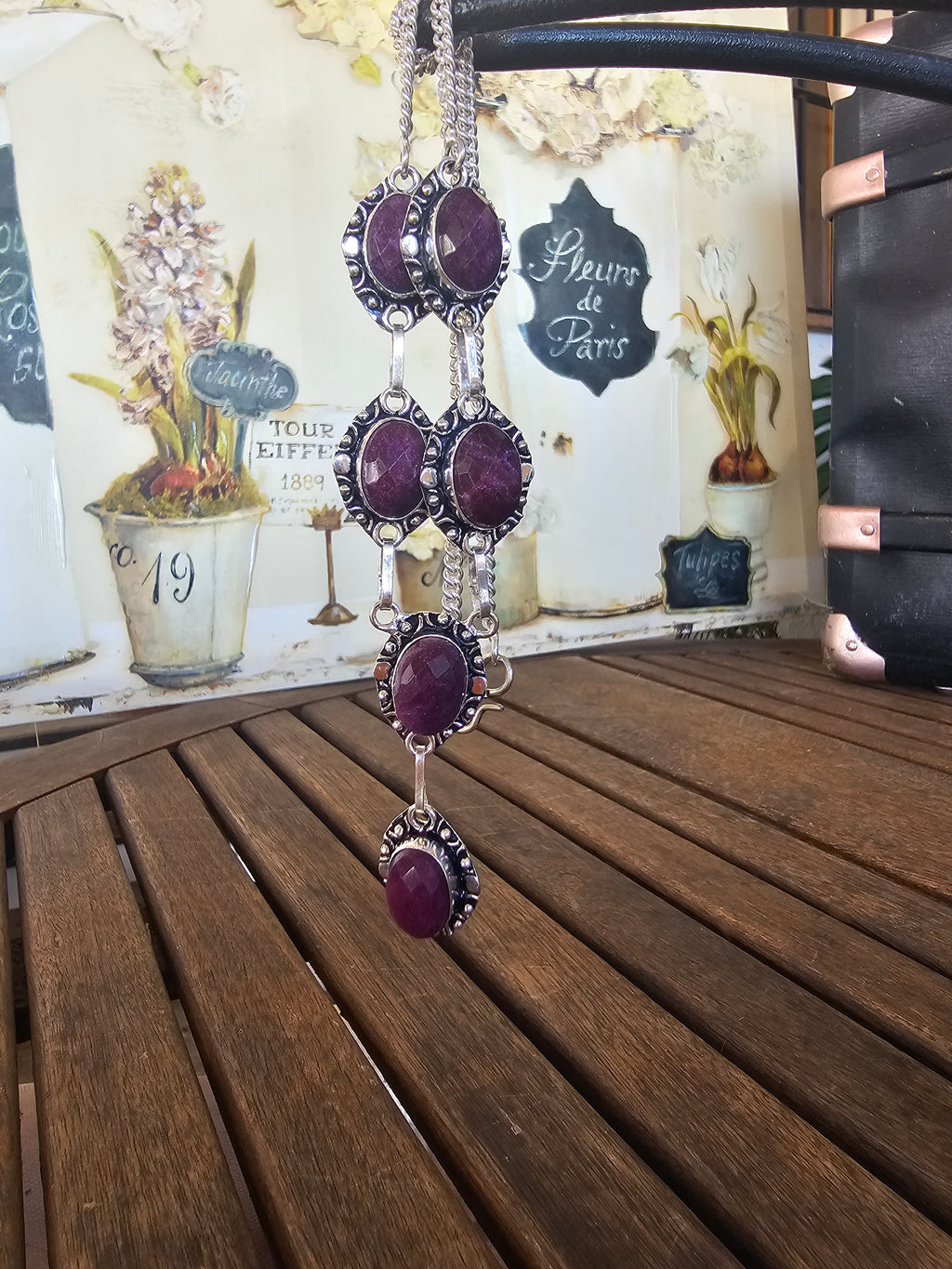 Lindo collar púrpura para cualquier ocasión