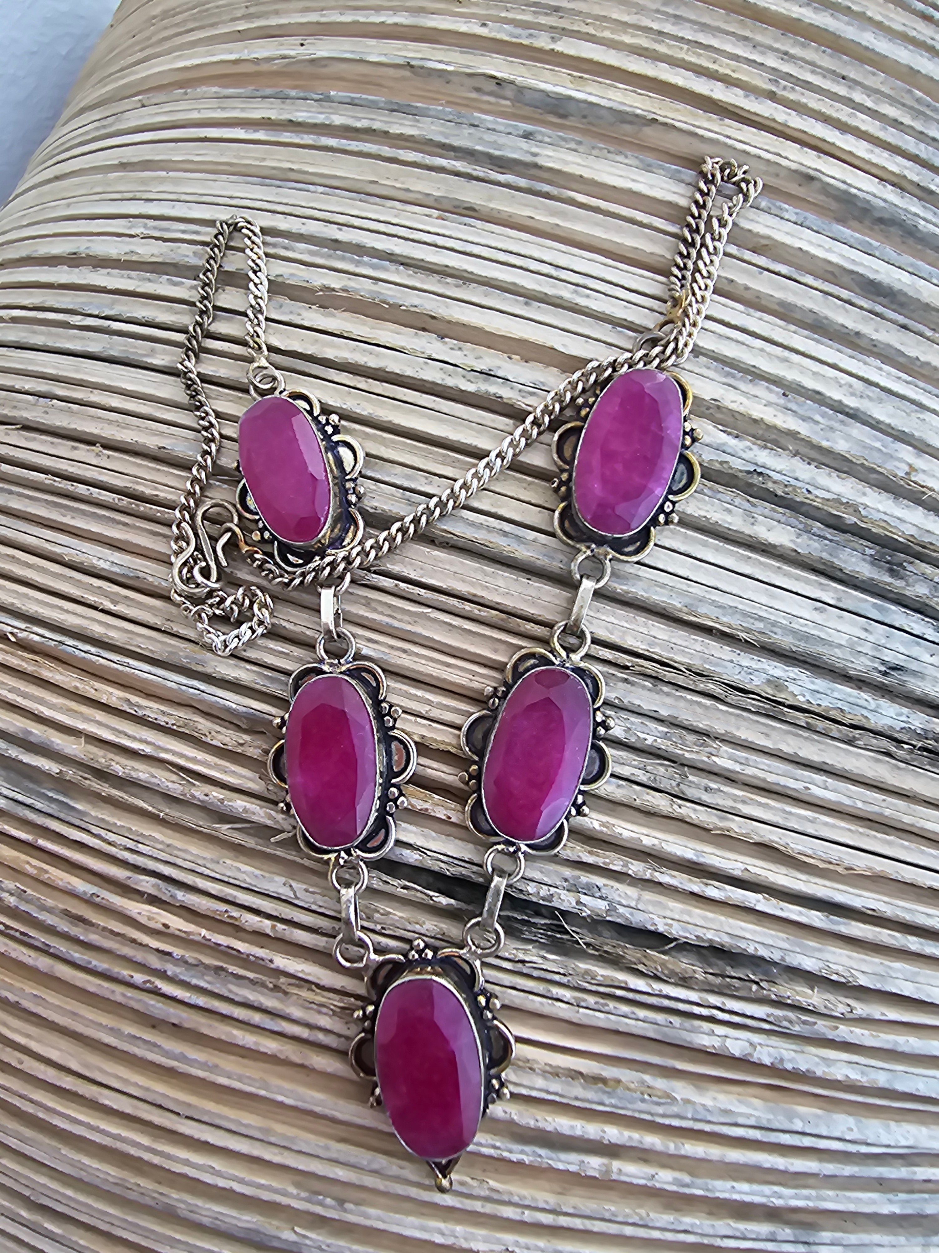 Collar púrpura lindo