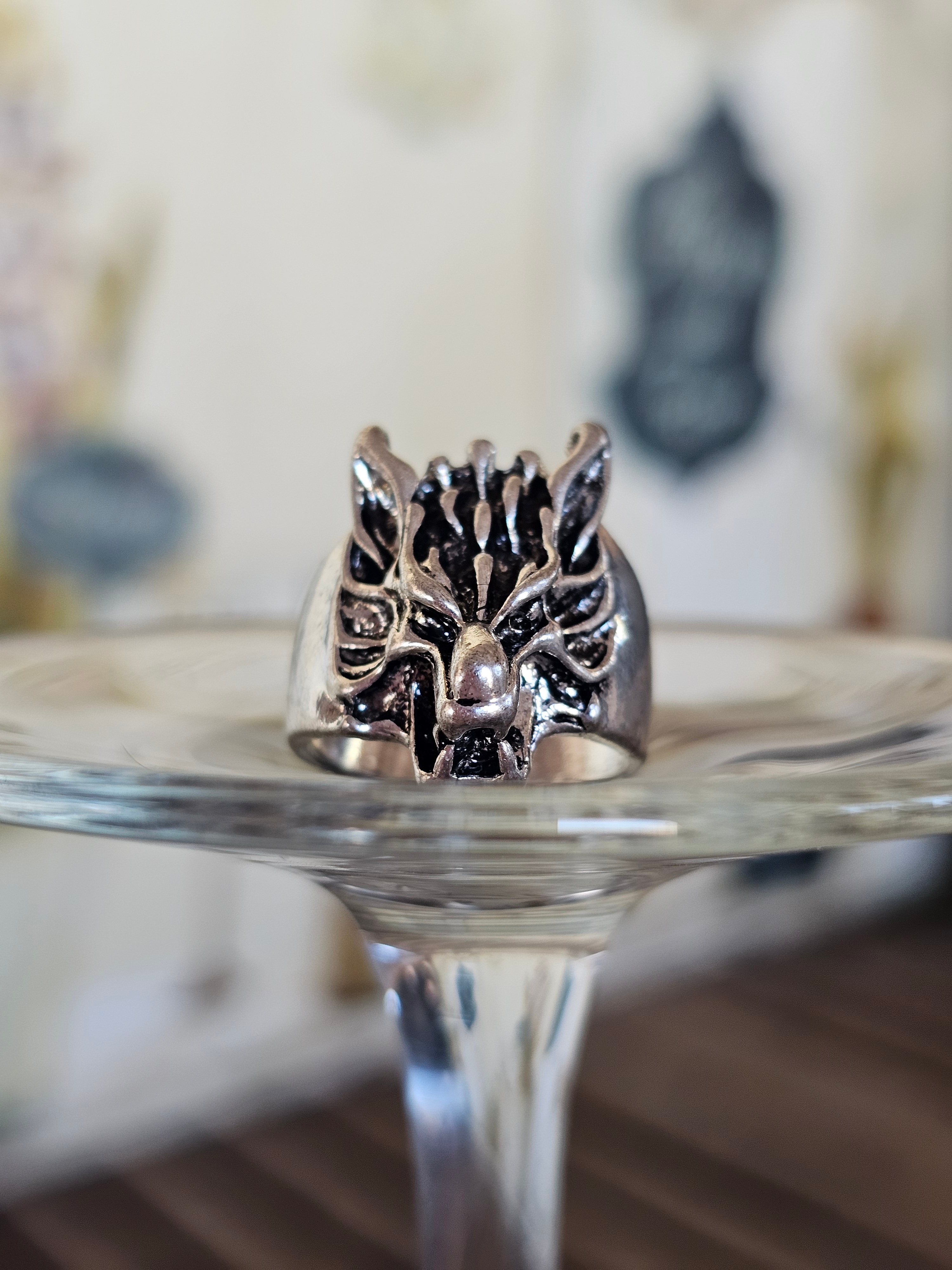 Cabeza de lobo en anillo