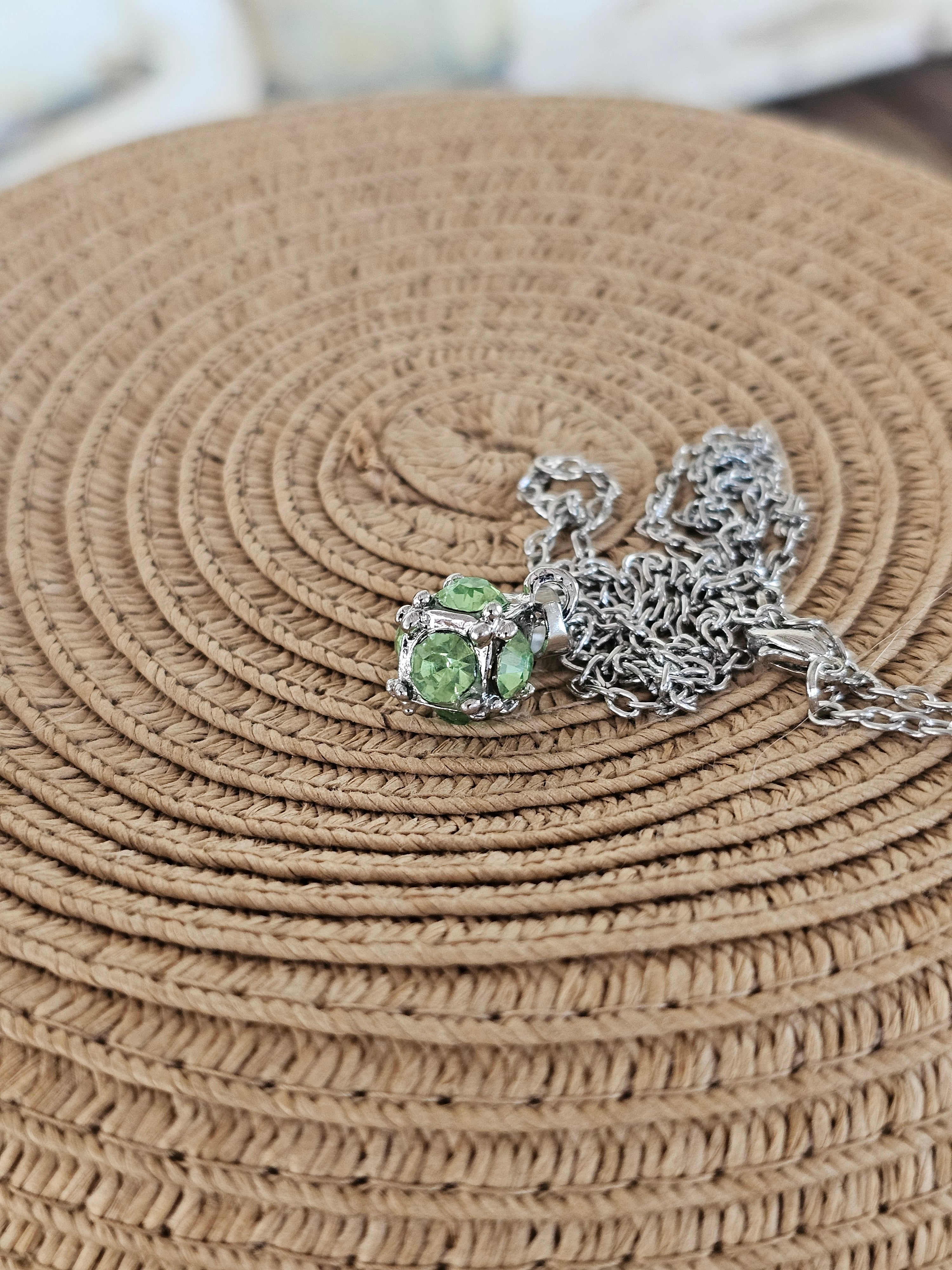 Collares con colgante de bola redonda con de metal de moda para mujer, colores diferentes