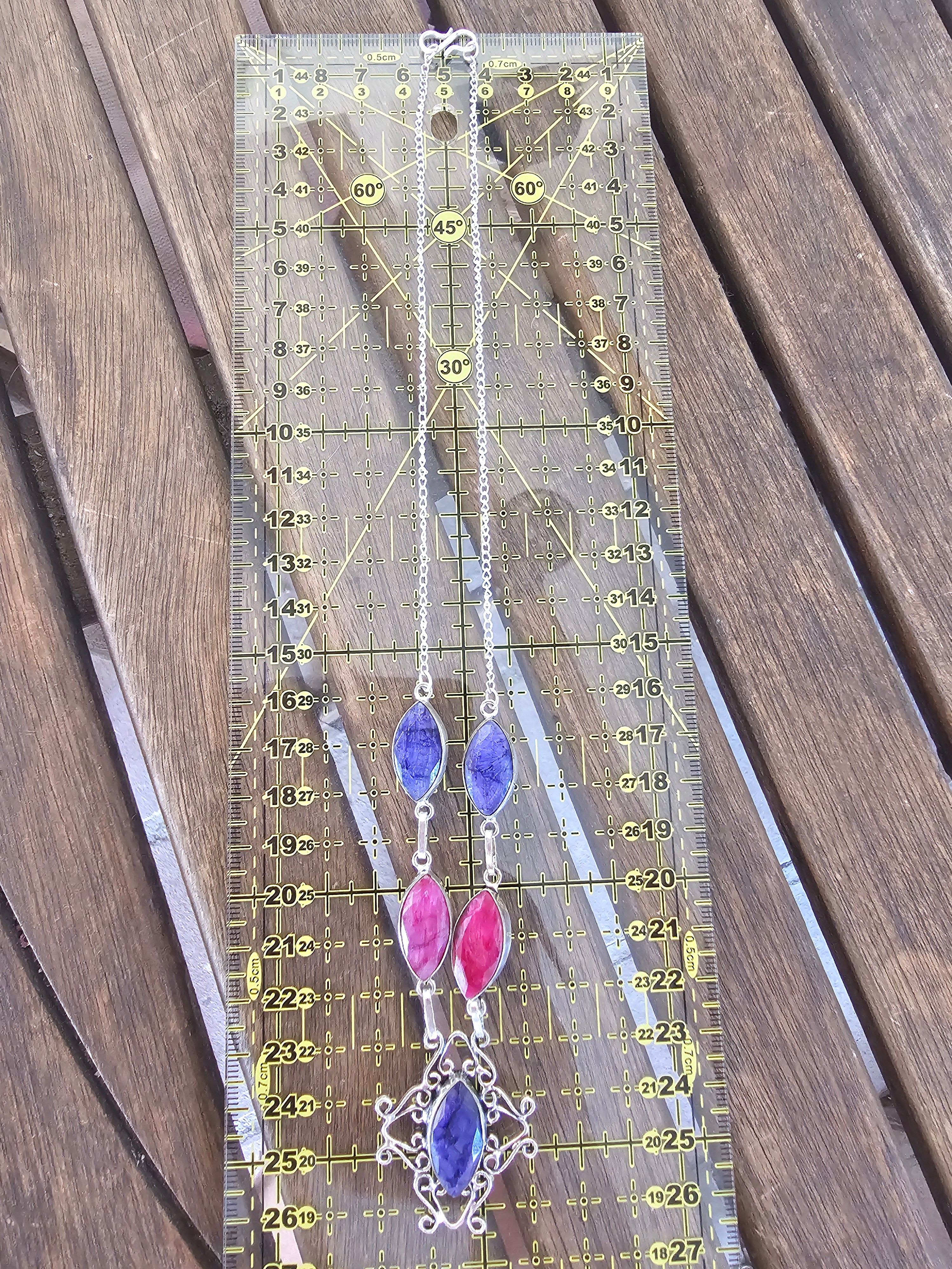 Lindo collar púrpura y pink para cualquier ocasión