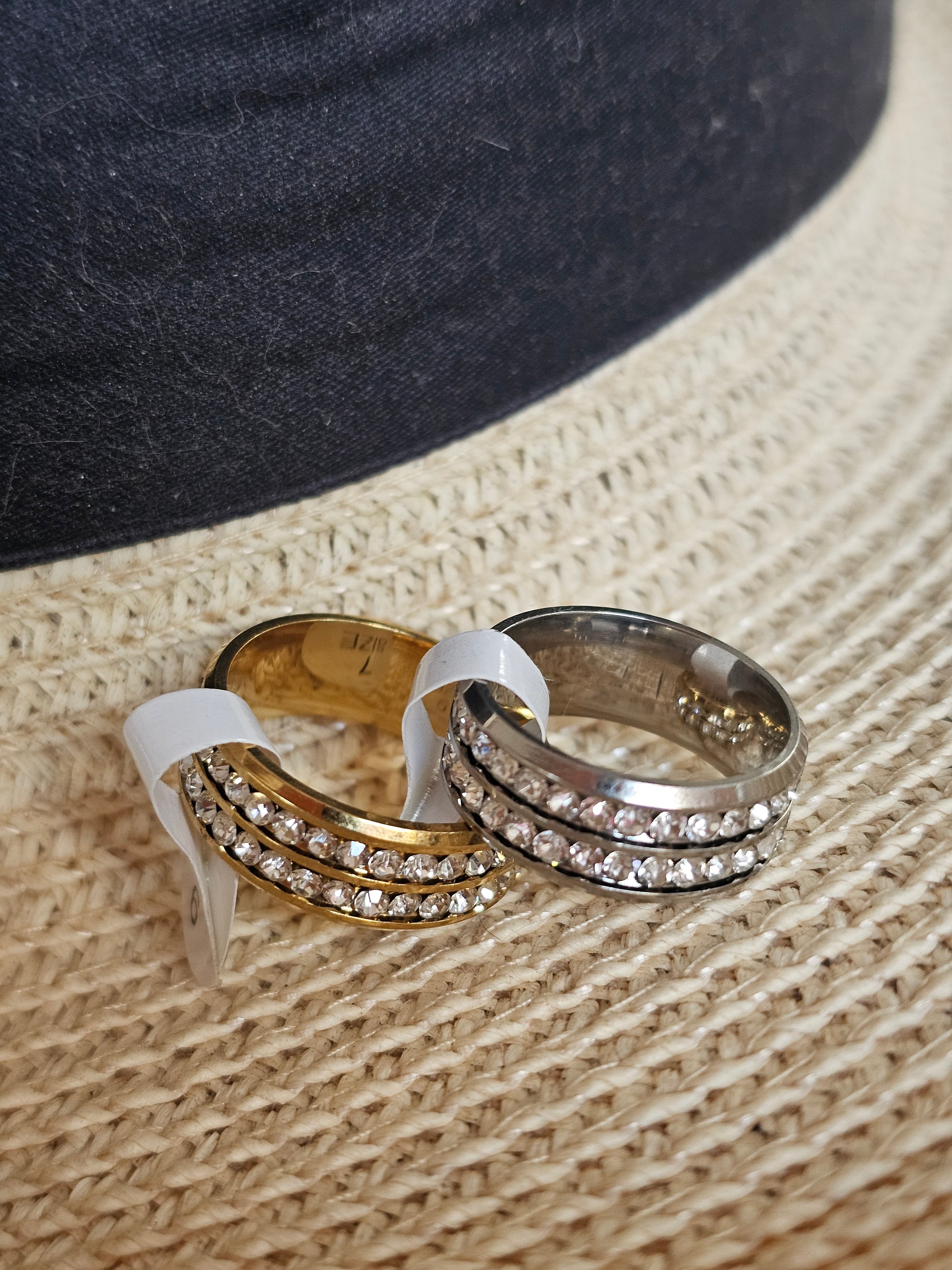 Anillo de dos filas de cristales