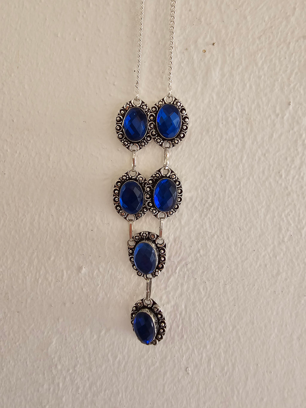 Lindo collar azul para cualquier ocasión