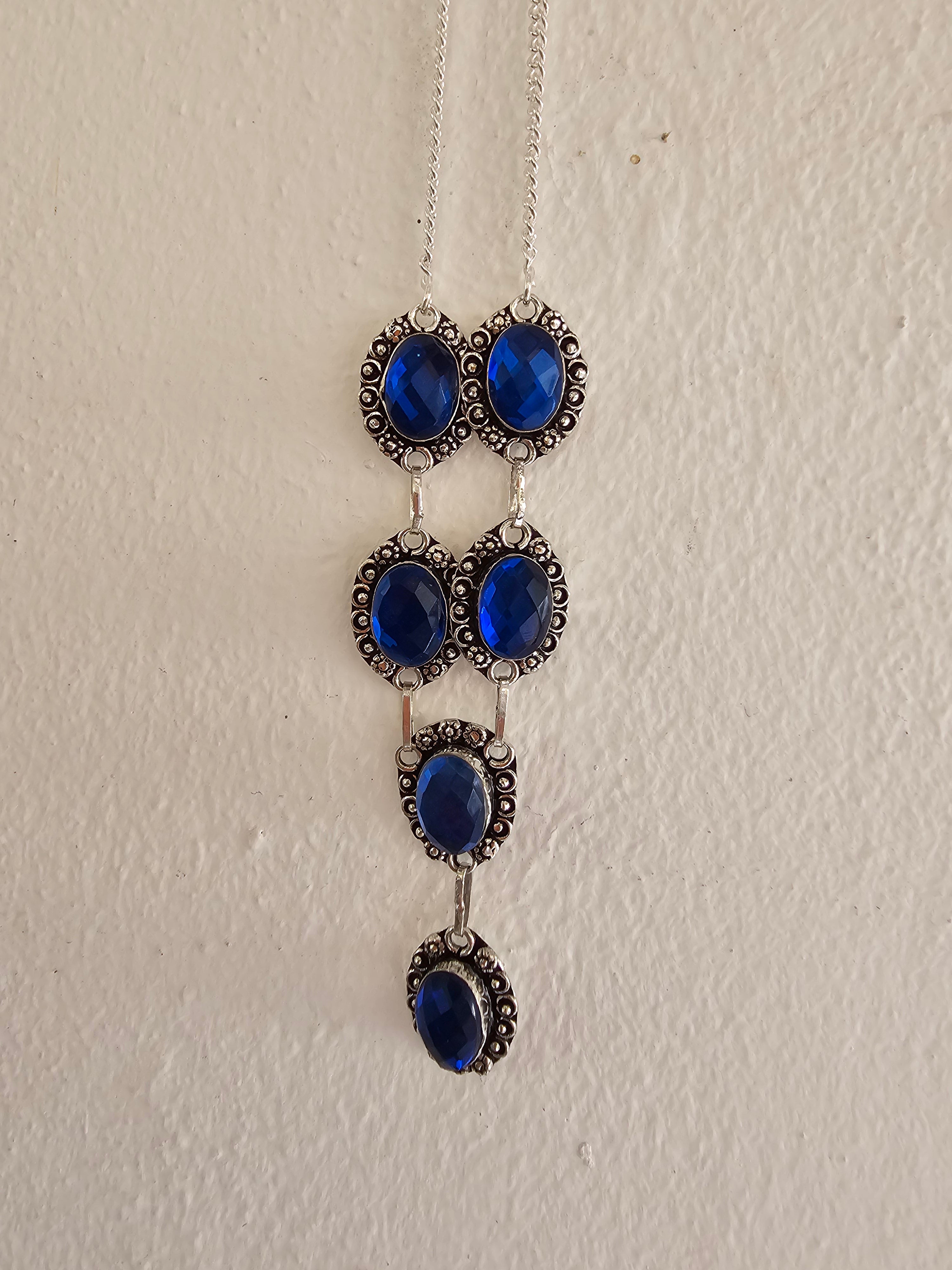Lindo collar azul para cualquier ocasión