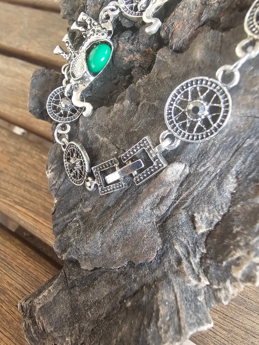 Pulsera Estilo Étnico con Elefantes y Piedras Verdes
