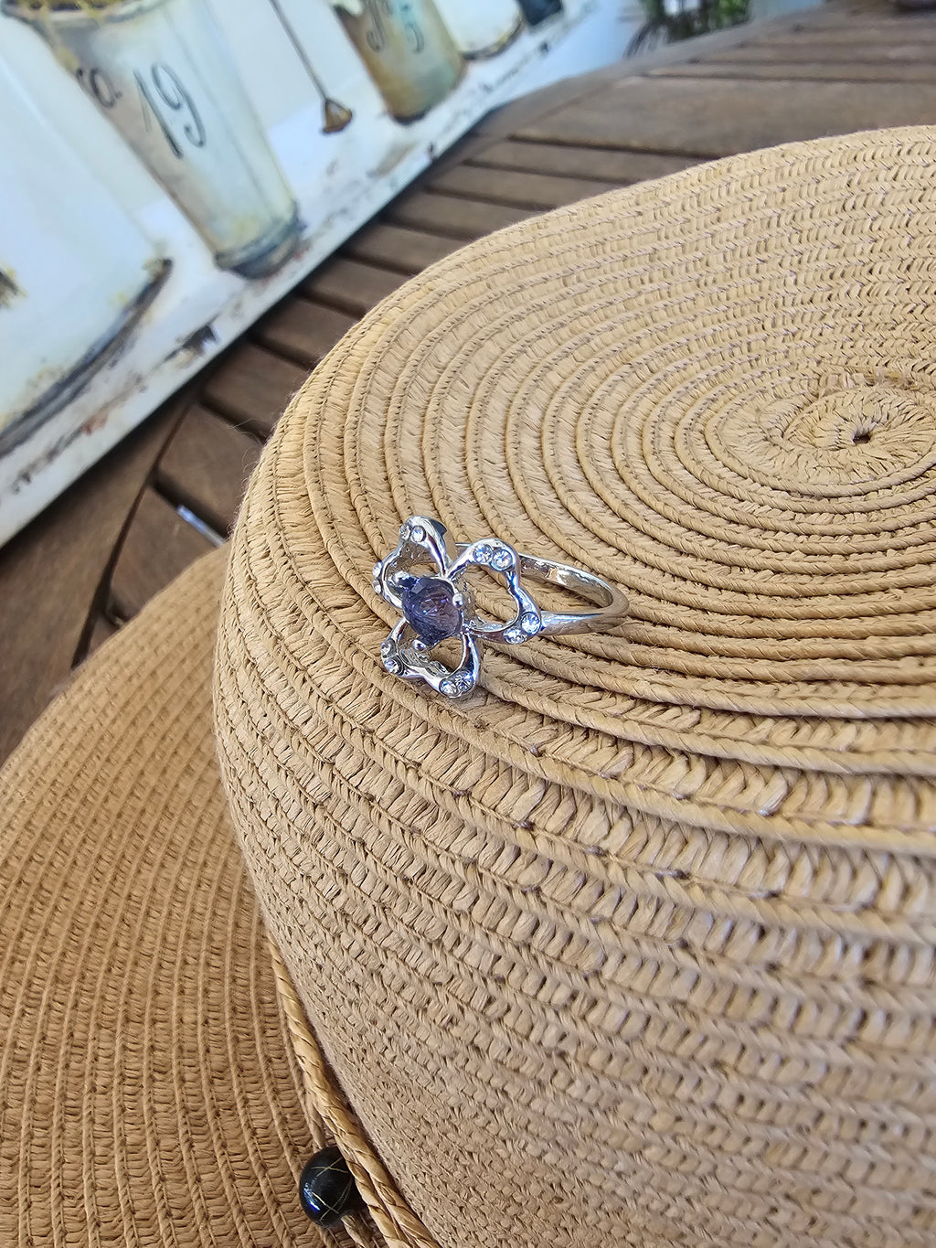 Lindo anillo con forma floral