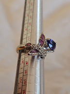 Anillo bonito con muchos detalles
