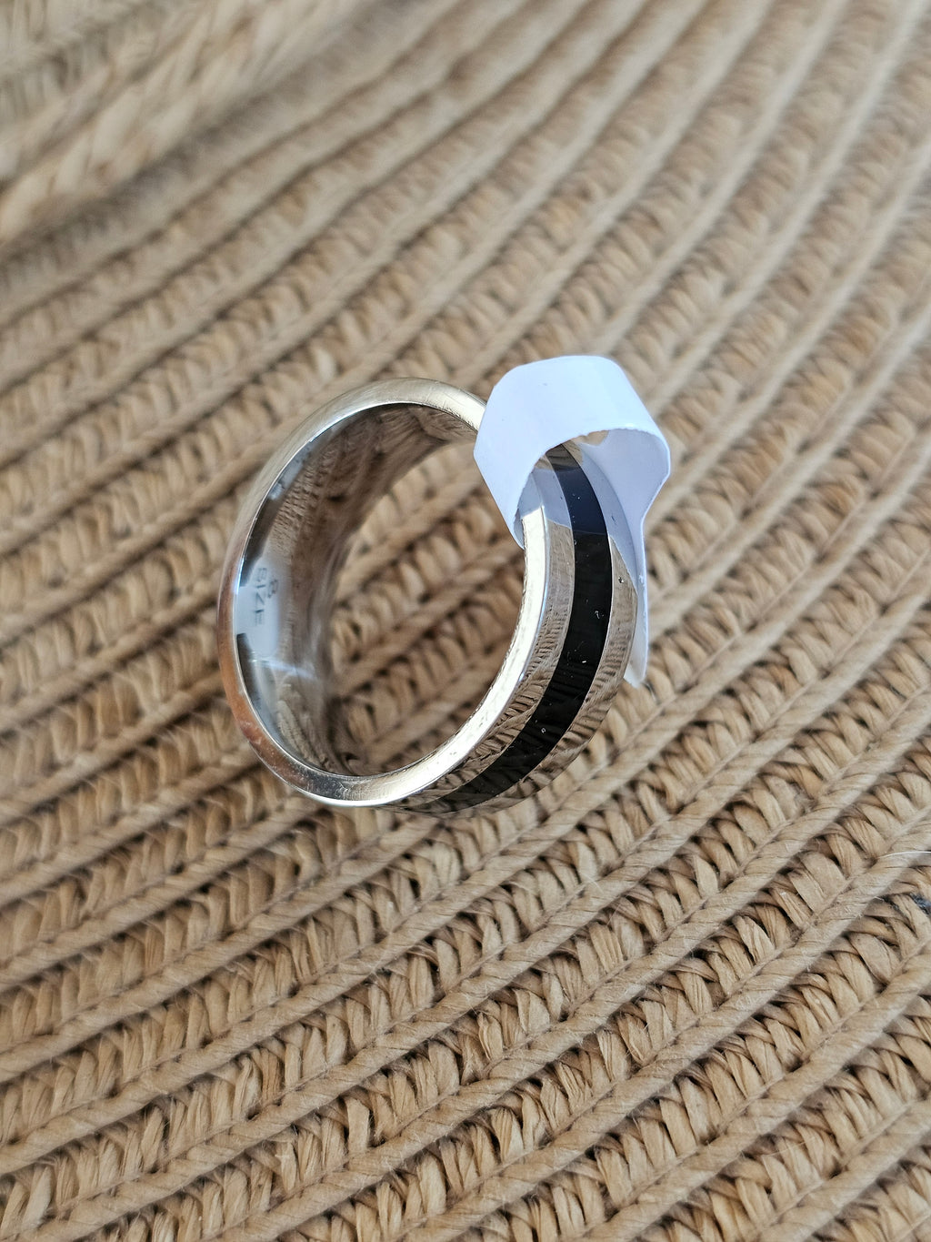 Anillo con un rayo azul