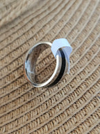 Anillo con un rayo azul