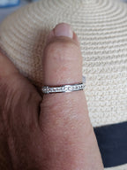 Anillo blanco con cristales