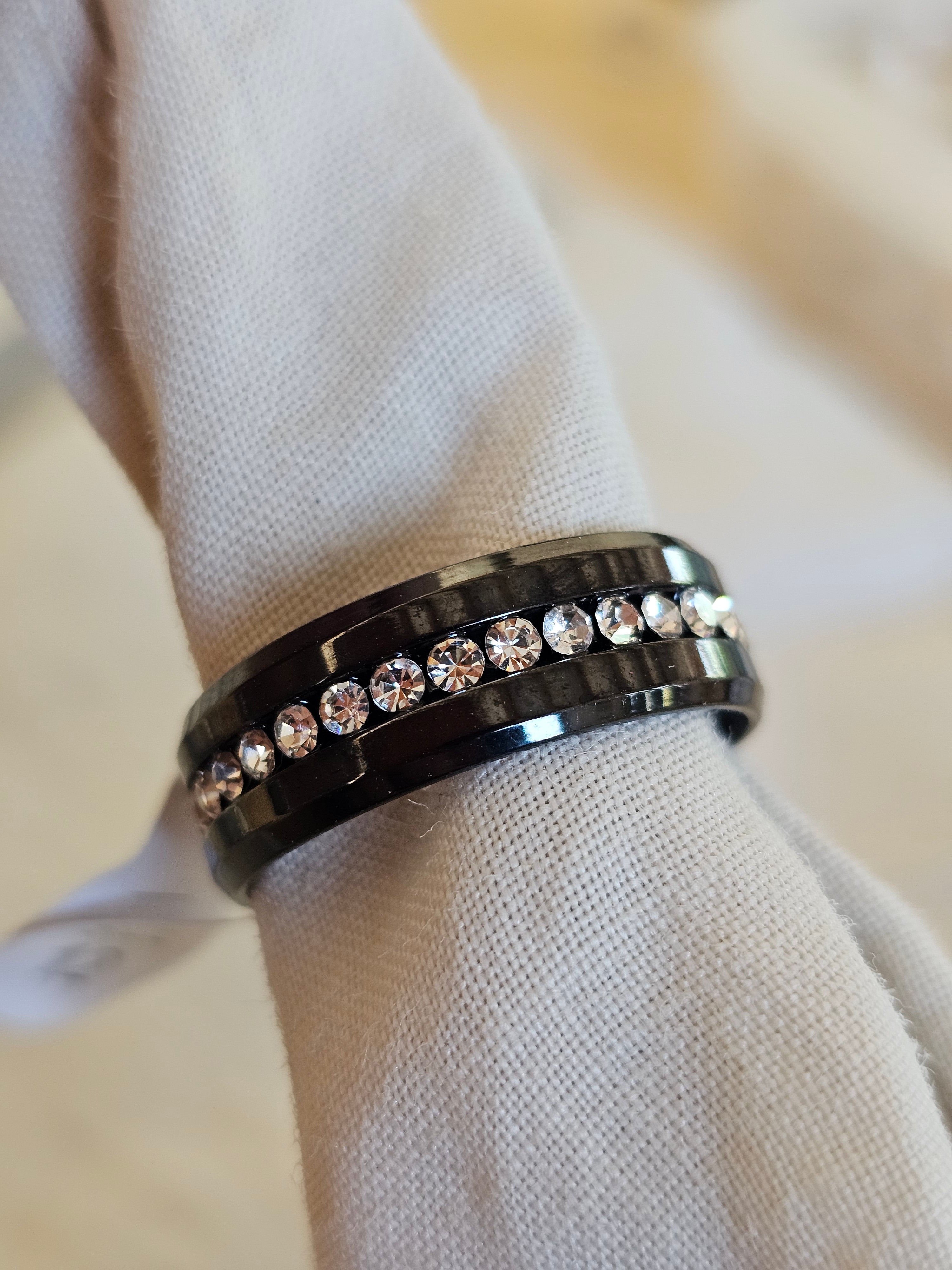 Anillo con una fila de cristales, 8 mm