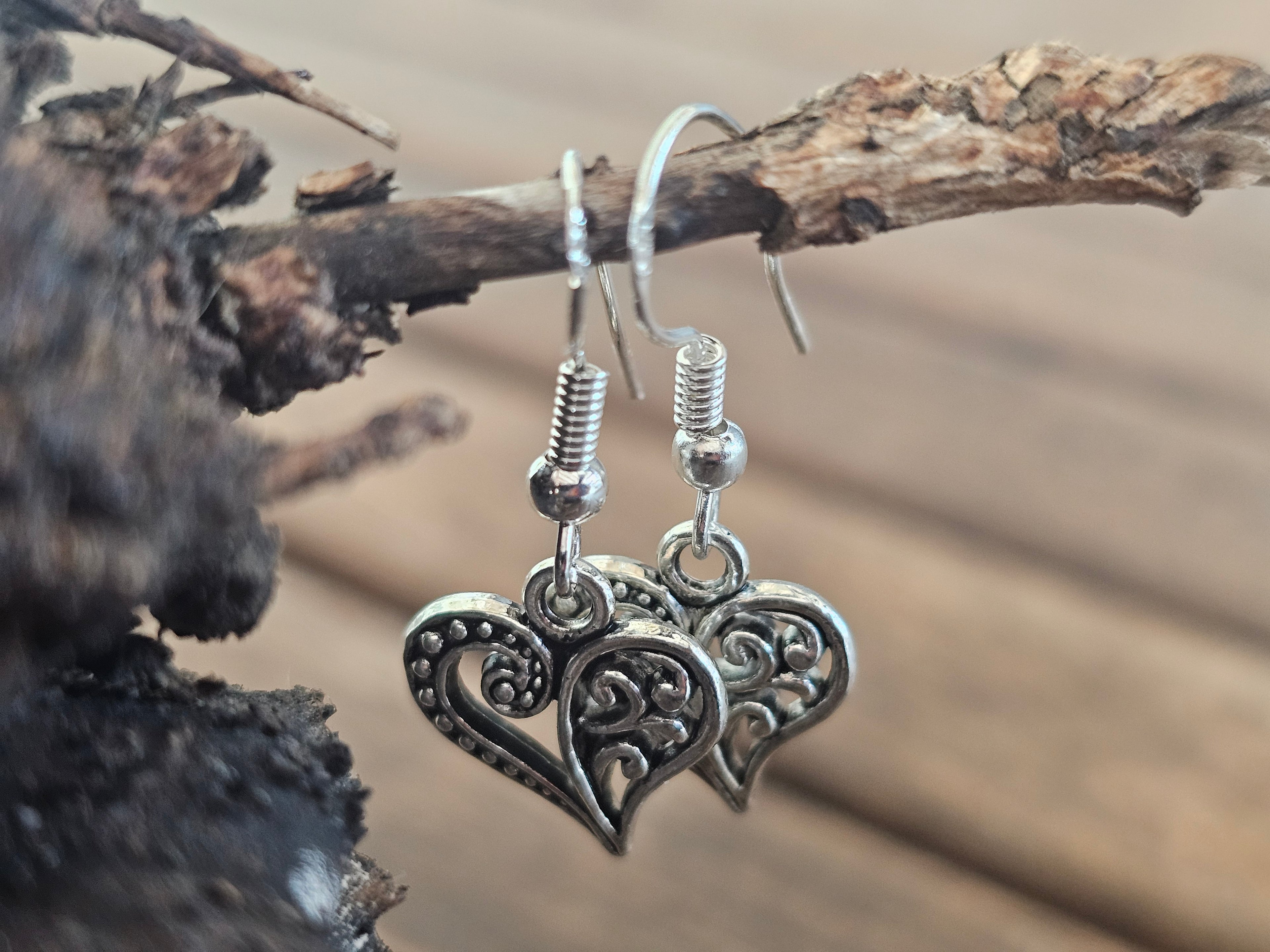 Pendientes Colgantes Corazón Filigrana – Plata Envejecida