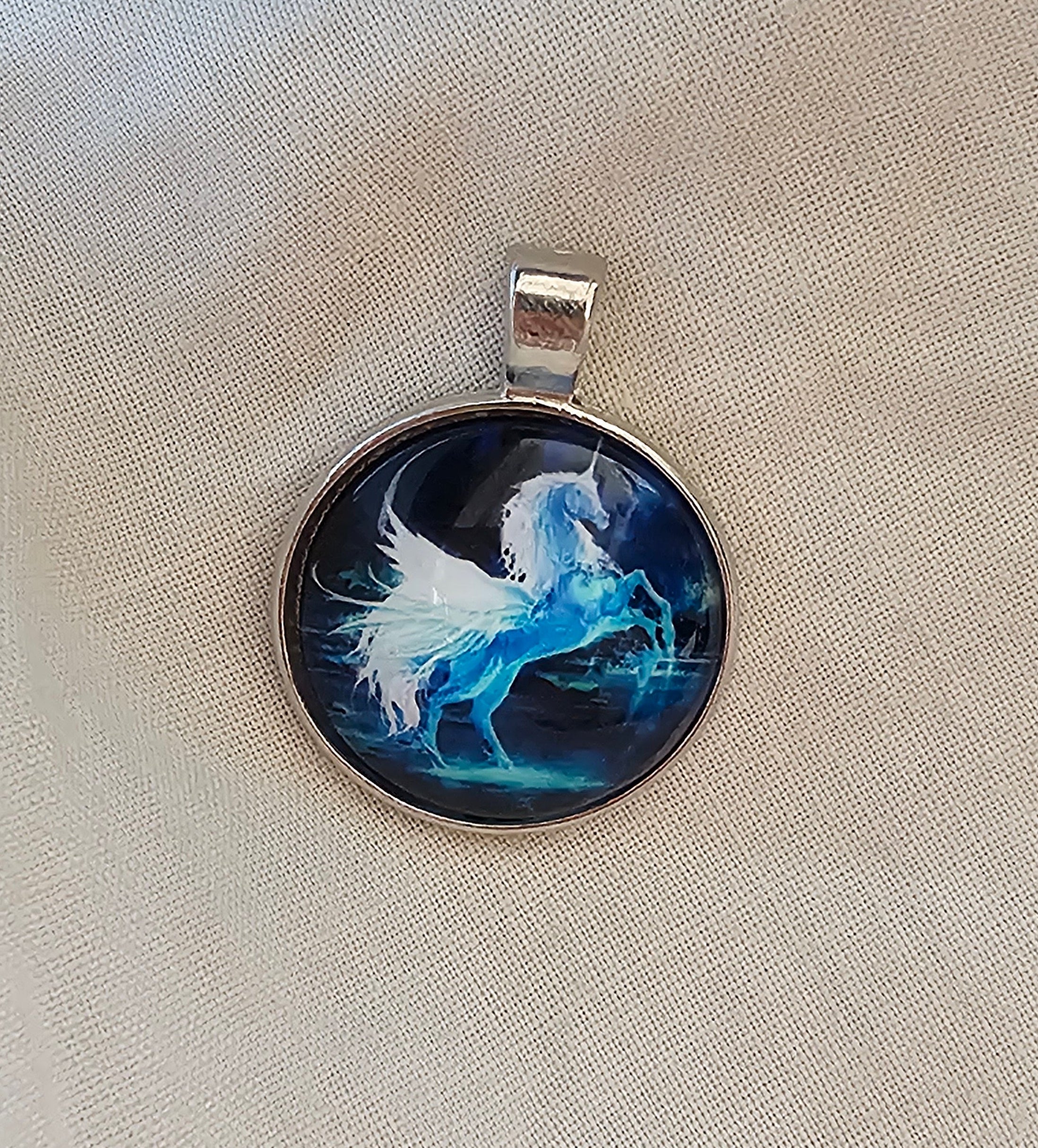 Un unicornio fabuloso colgante