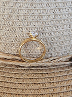 Lindo anillo estilo solitario