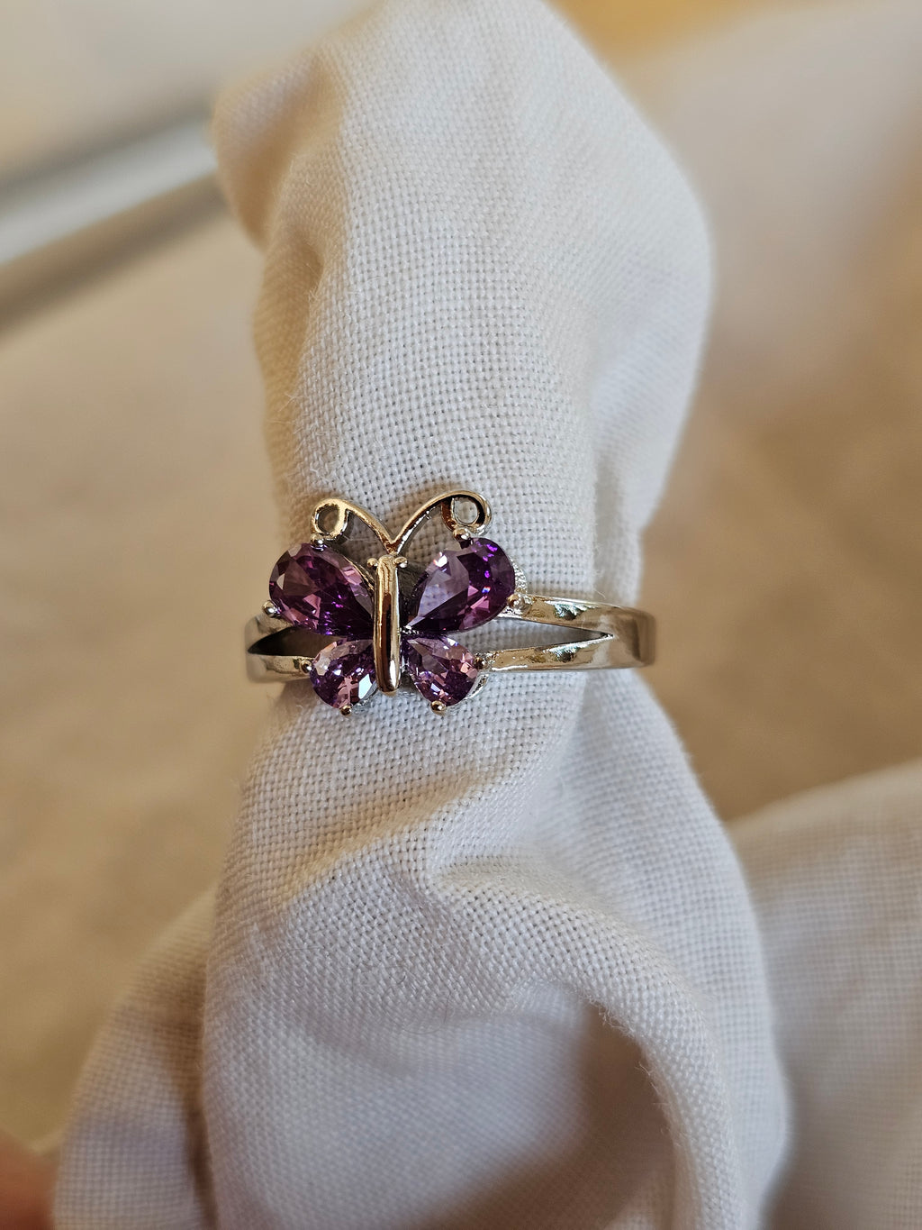 Un anillo en forma de mariposa