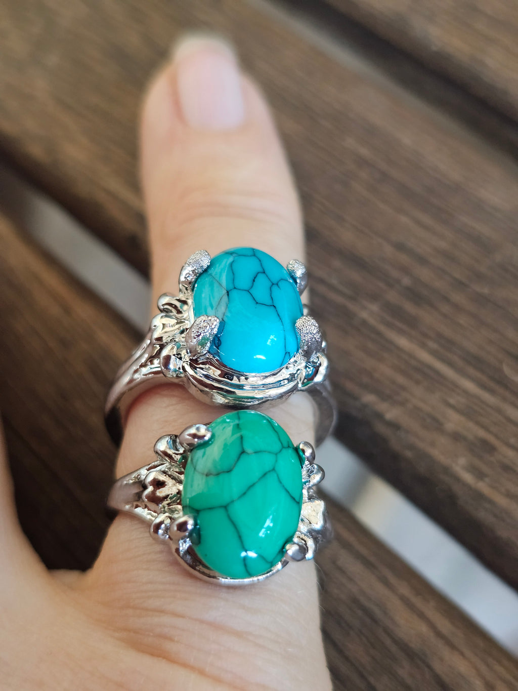 Bohemio anillo con engastes tipo garra
