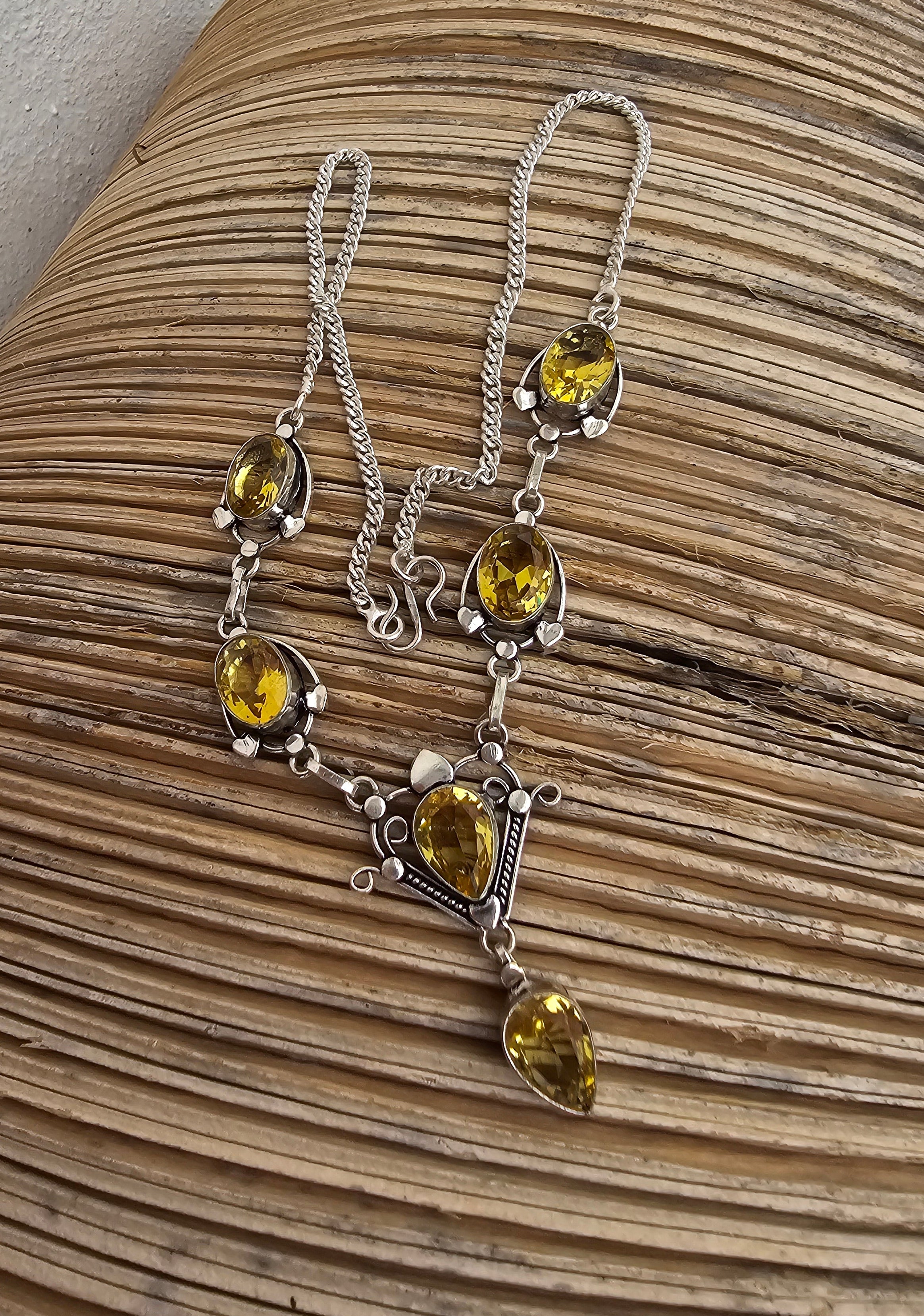 Romántico collar lavalier