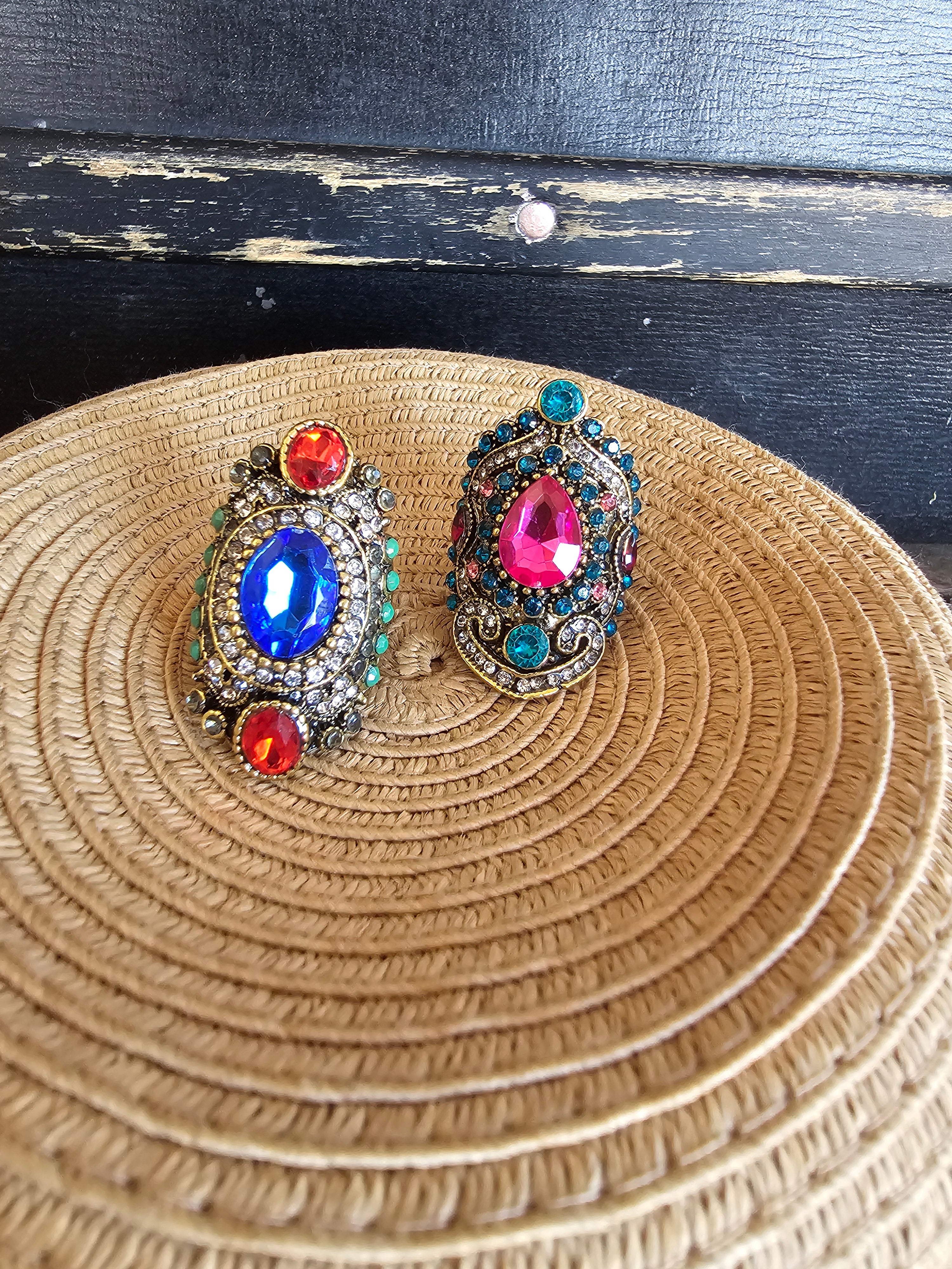 Enorme y magnífico anillo diseño audaz
