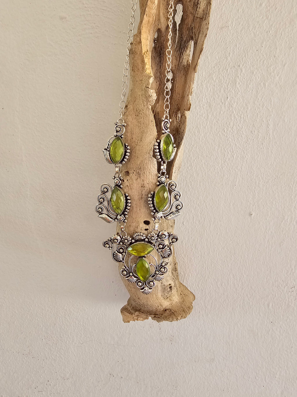 Collar delicado y elegante