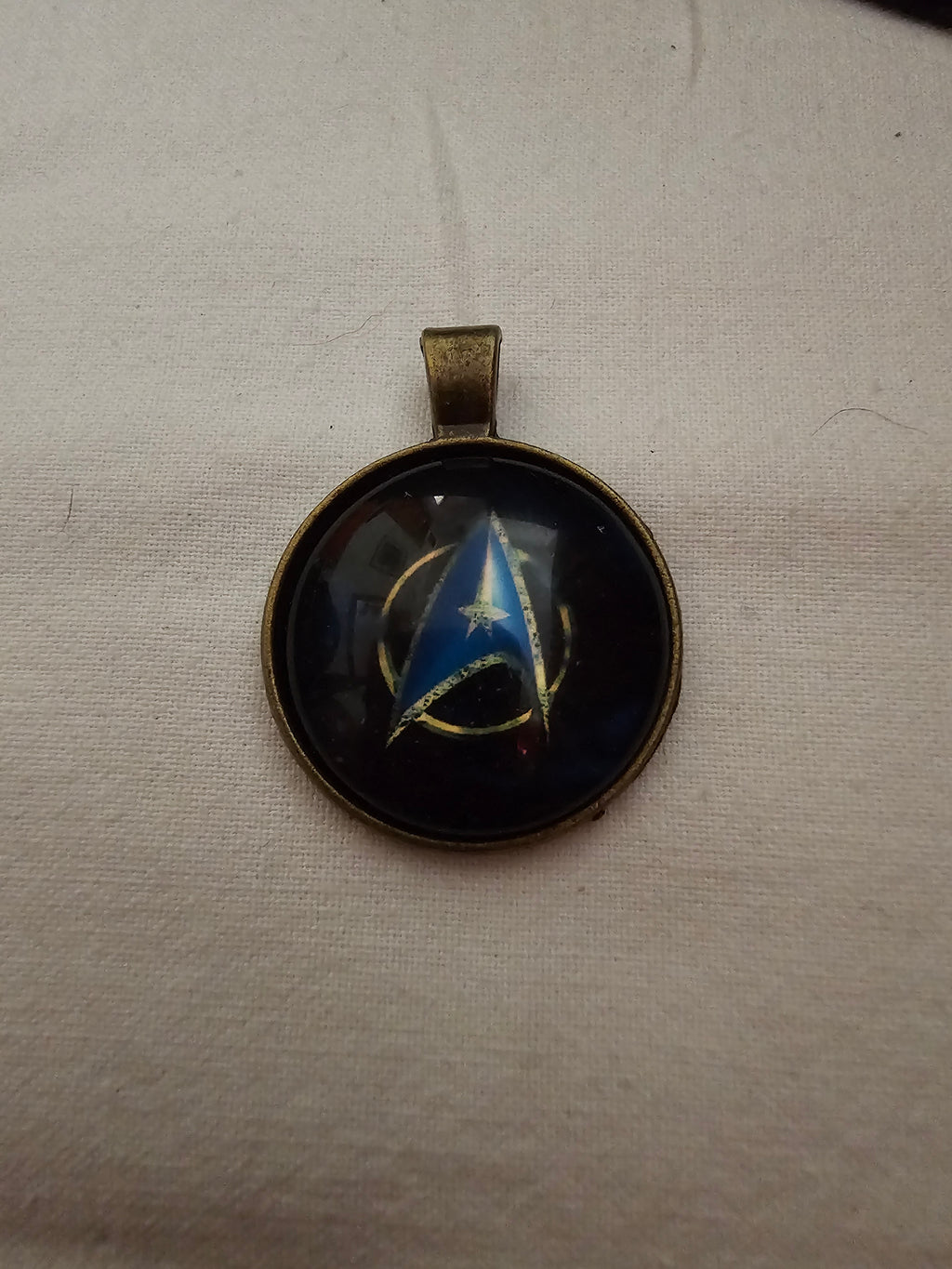 Star Trek Collar colgante con logo Boldly aumentado