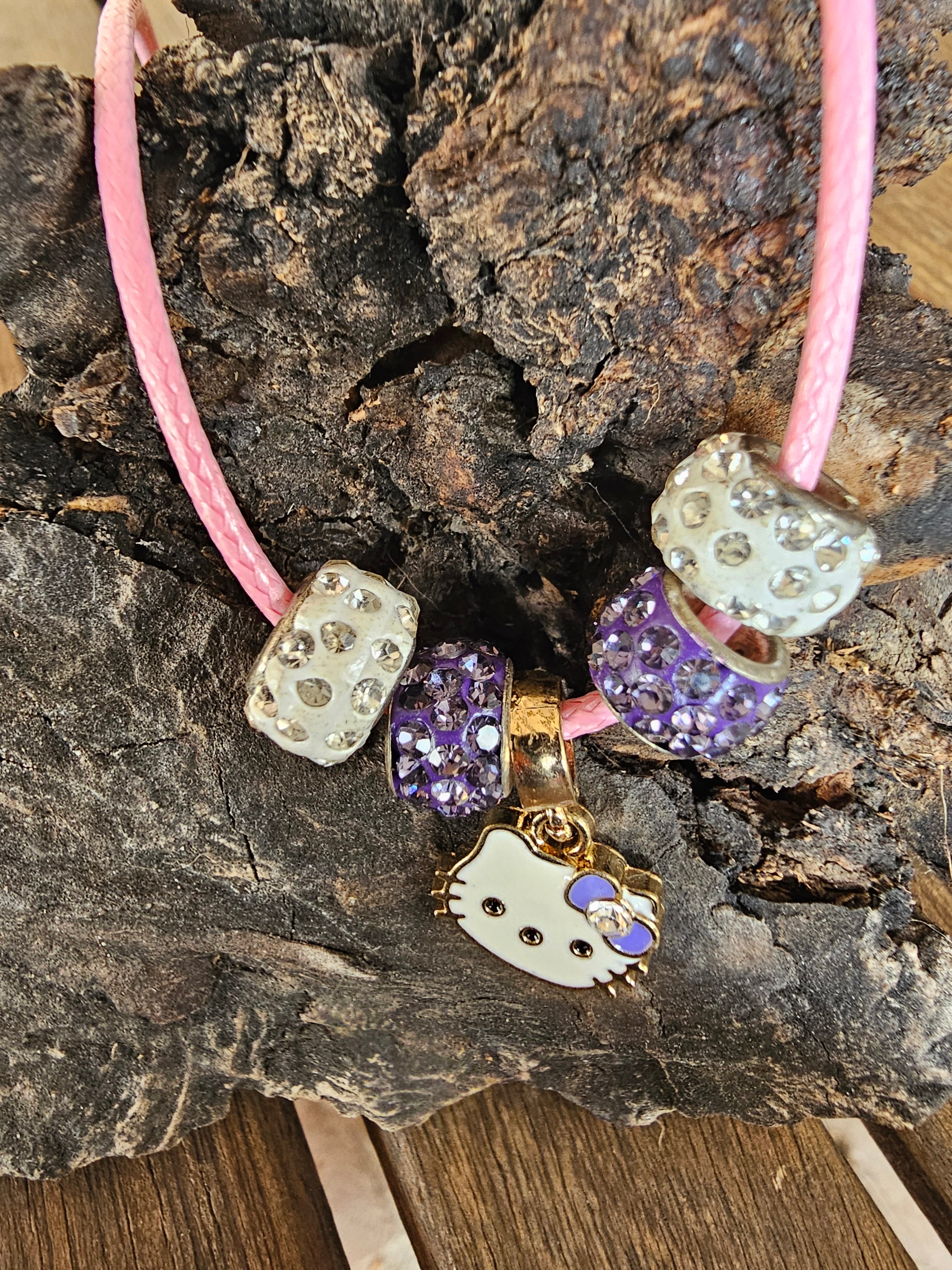 Collar con Dije de Gatita y Charms de Cristal