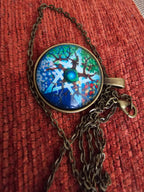 Collar con colgante,  dibujo de pentáculo con rama de árbol