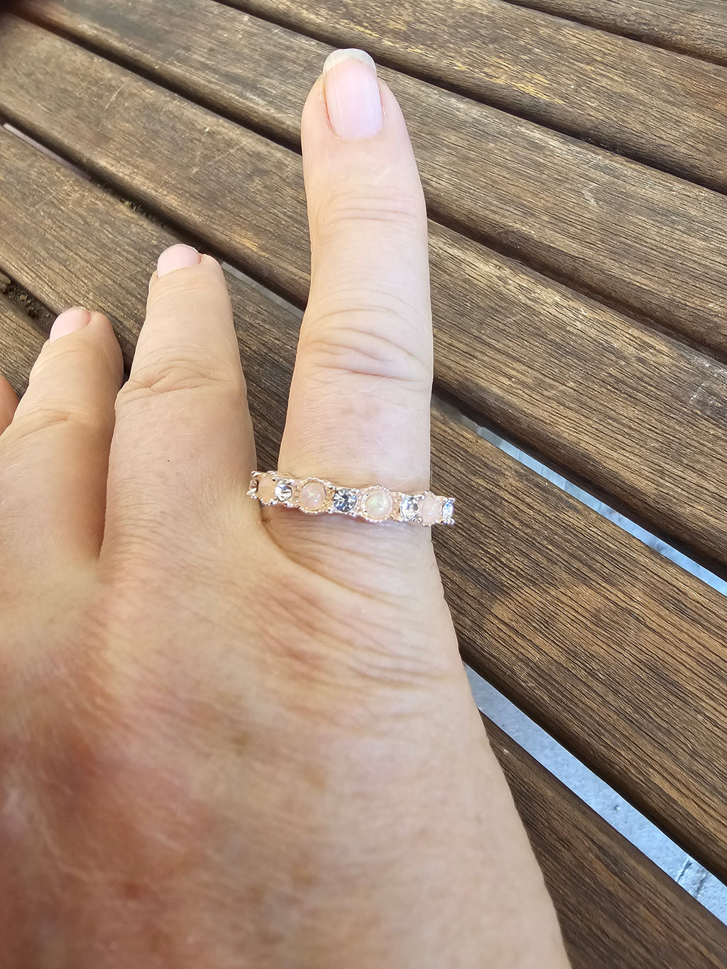 Lindo anillo en color dorado rosa