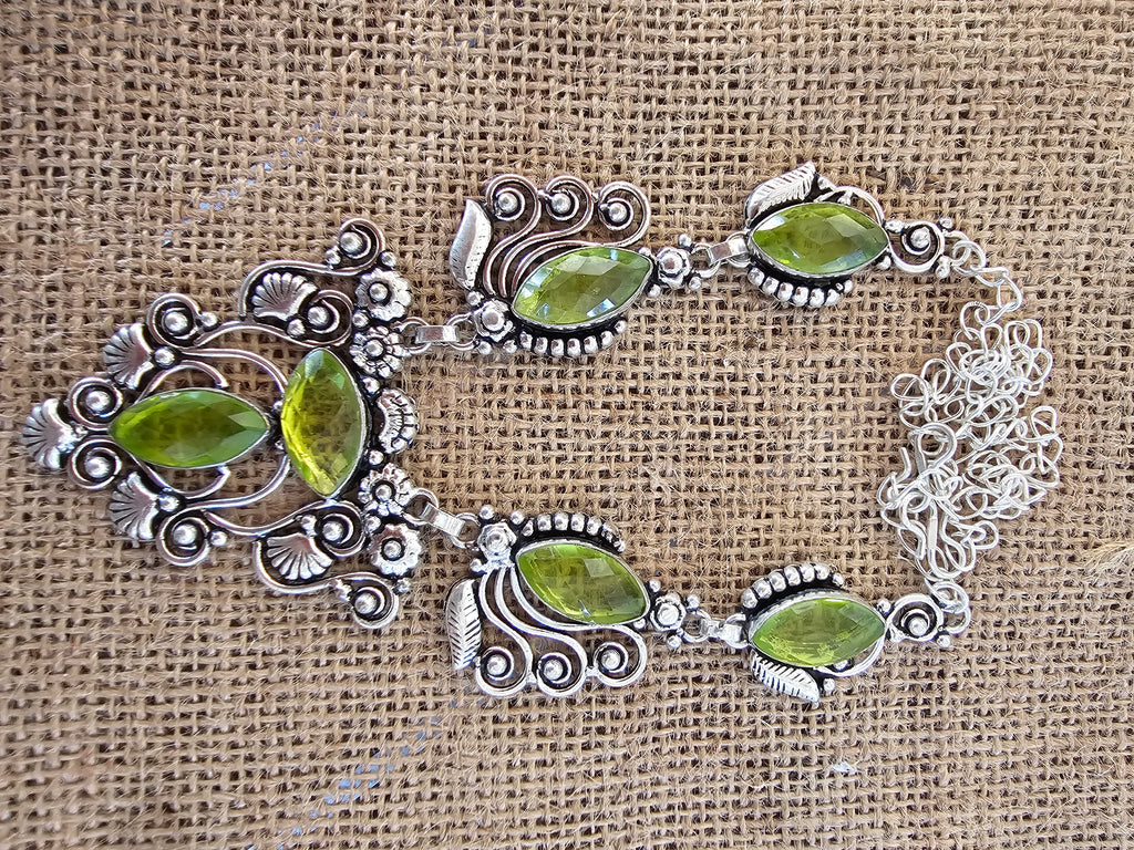 Collar delicado y elegante